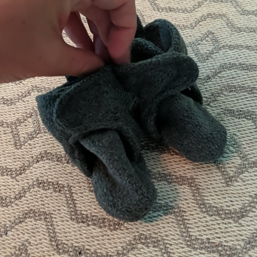 Newborn fleece booties